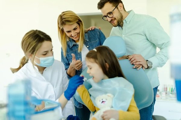 How Family Dentists Guide Teens Through Cosmetic Decisions