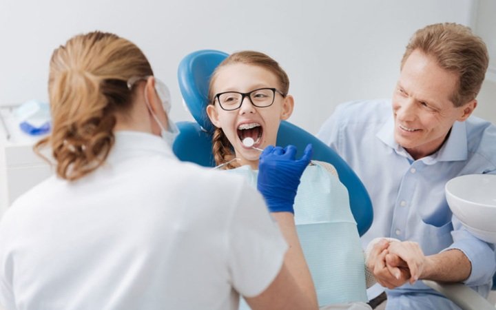 4 Cosmetic Dentistry Treatments That Families Frequently Explore Together